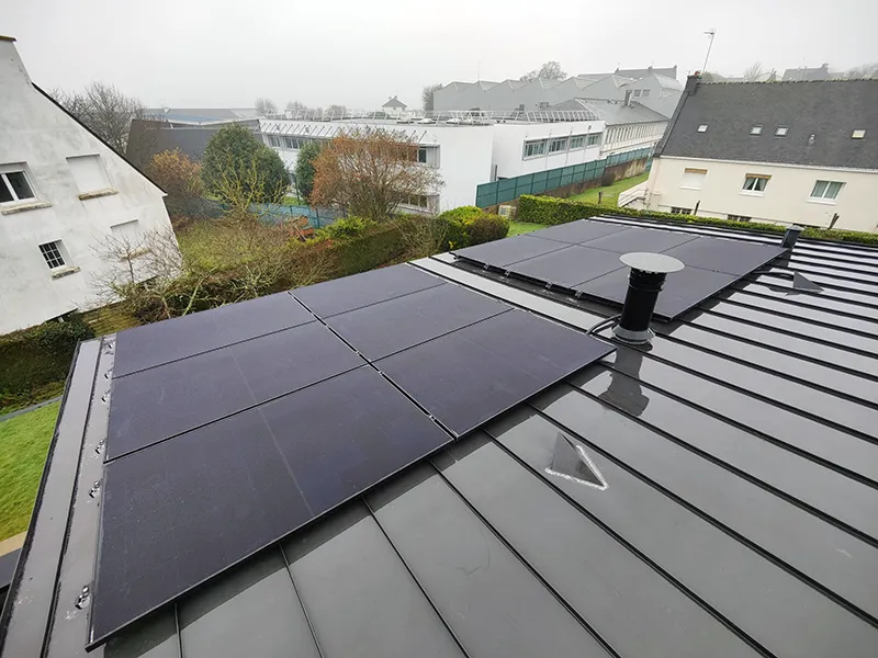Panneaux solaires sur toit maison Morbihan